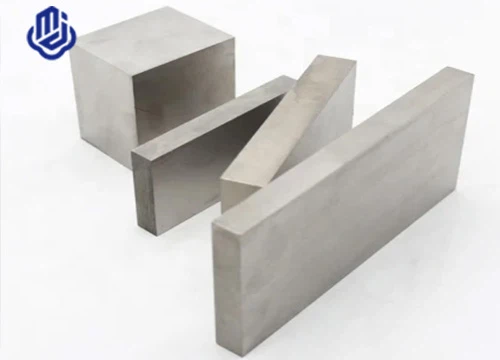 Titāna bloks